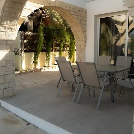 בית נופש 4 Bedroom At The Sea