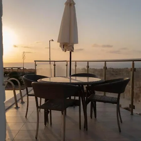 בית נופש 4 Bedroom At The Sea פאהיה
