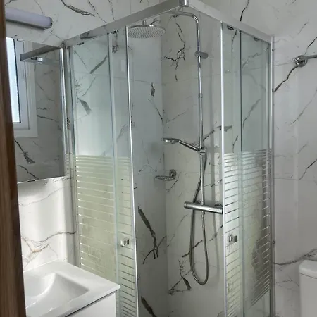 4 Bedroom At The Sea בית נופש *